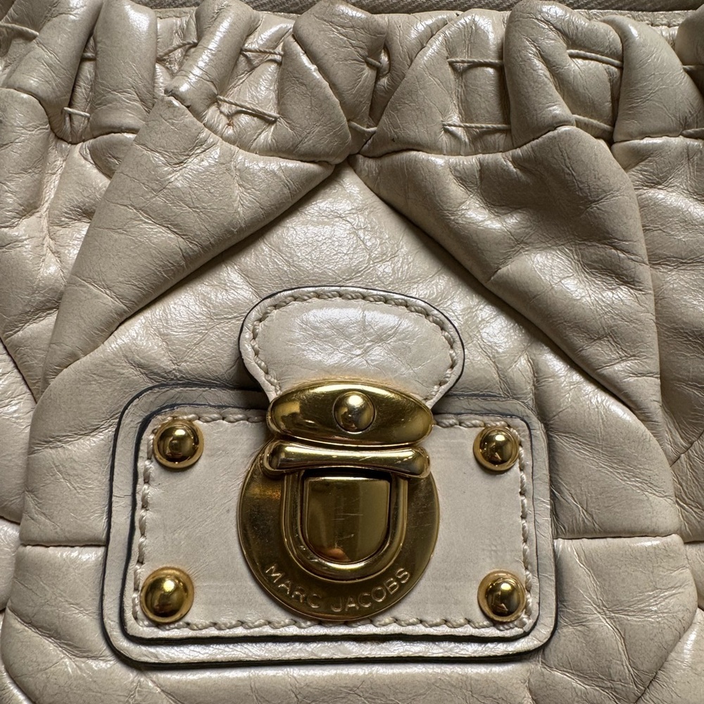 Marc Jacobs Cream Quilted Leather Shoulder Bag with Top Zip Gold Chain Hardware - Picture 12 of 14
